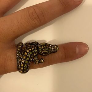 Alligator ring